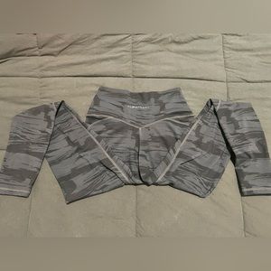 Alphalete Surface Power Leggings - Canvas Camo - Size Small